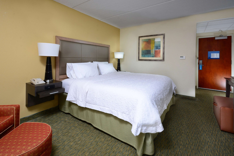 Bedroom 3, Hampton Inn Raleigh/Town Of Wake Forest, Wake