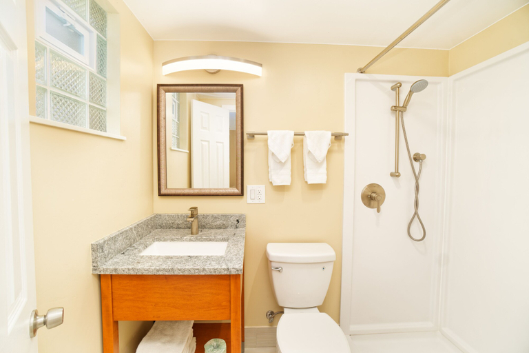 Bathroom 4, Glenwood Springs Inn, Garfield