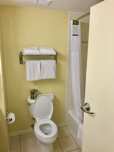 Bathroom 4, Hamden Hotel and Suites – Hamden New Haven, New Haven