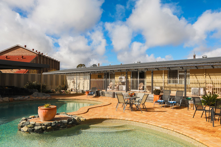 Exterior & Views 2, New England Motor Lodge, Glen Innes Severn