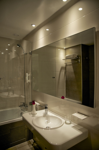 Bathroom 5, ONOMO Hotel Rabat Terminus, Rabat