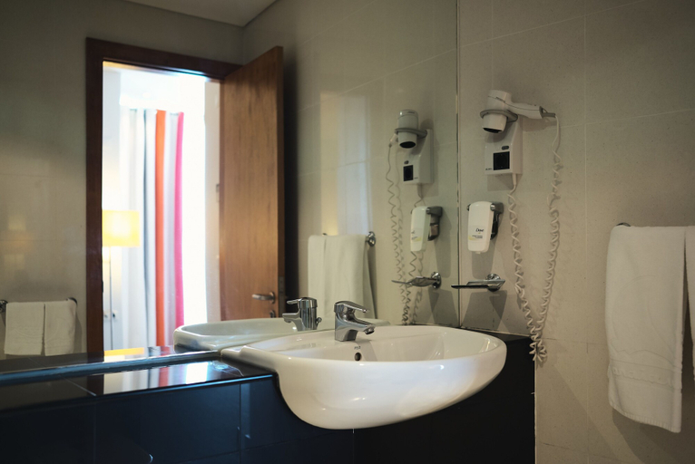 Bathroom 4, Hotel Praia Marina by RIDAN Hotels, Praia da Vitória
