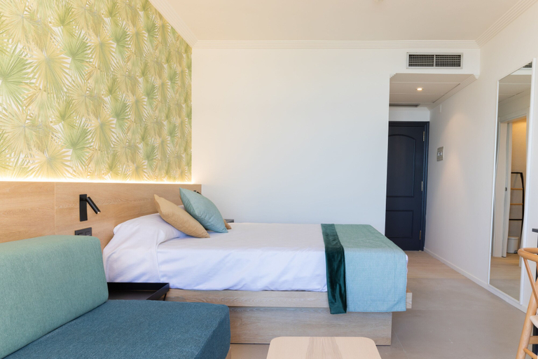 Bedroom 3, Hotel Palas Pineda, Tarragona