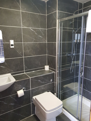 Bathroom 5, The Grey Gull Hotel, Argyll and Bute