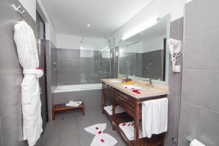 Bathroom 5, Hotel Du Golf, Mohammedia