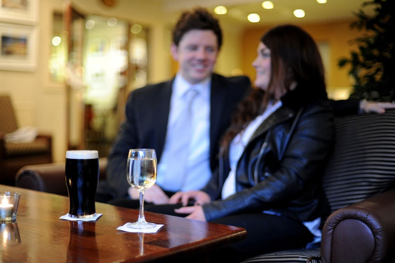 Food & Drinks 4, Glenside Hotel