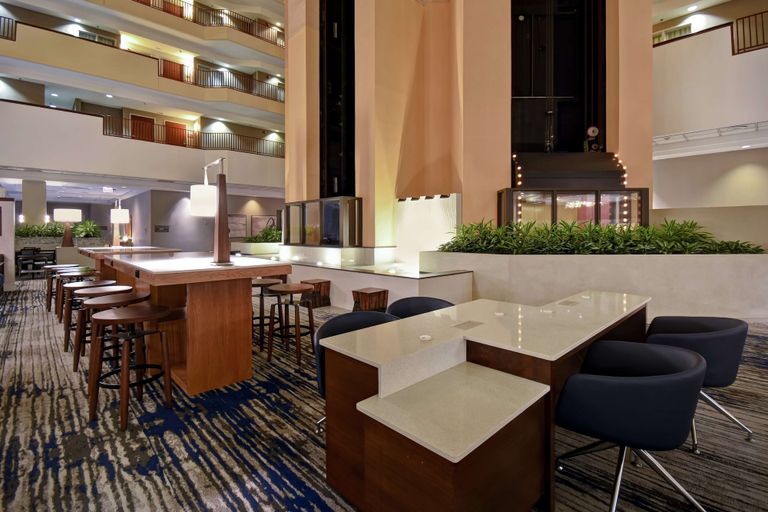 Food & Drinks 5, Embassy Suites Charleston, Kanawha