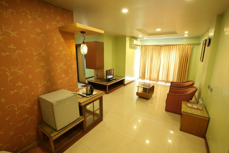 Others 5, Hotel Kohinoor Square, Kolhapur