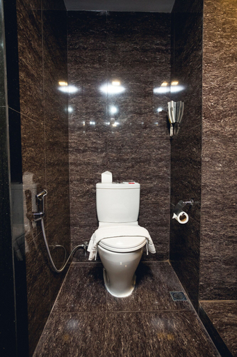 Bathroom 3, Elegant Hotel Pyi Thar Yar, Yangon