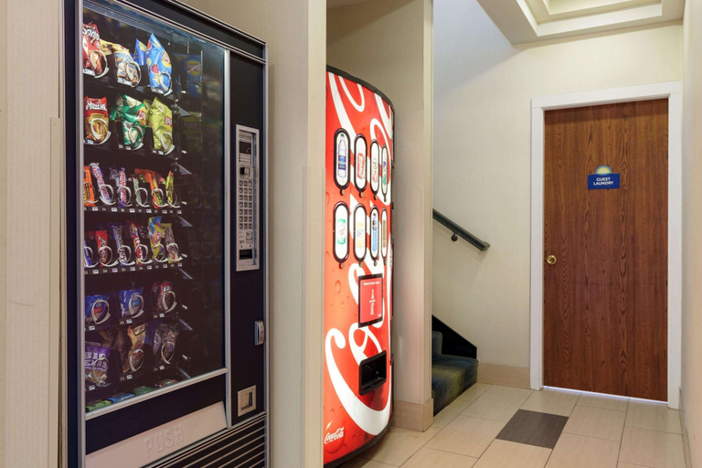 Food & Drinks 5, Days Inn by Wyndham Tamworth, Carroll