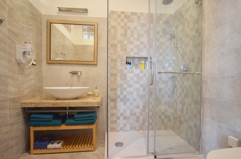 Bathroom 3, Arnolongo Apartments, Rovinj