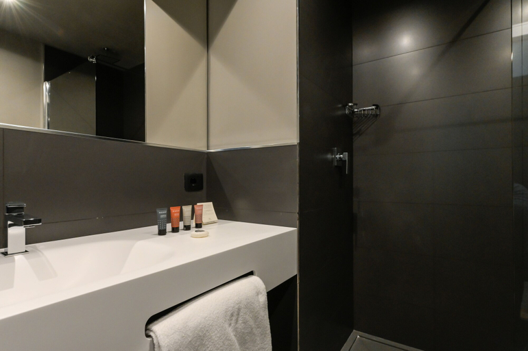 Bathroom 5, Hotel Punta Tipa, Trapani