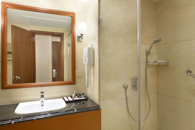 Bathroom 5, Ramada by Wyndham Amritsar, Amritsar