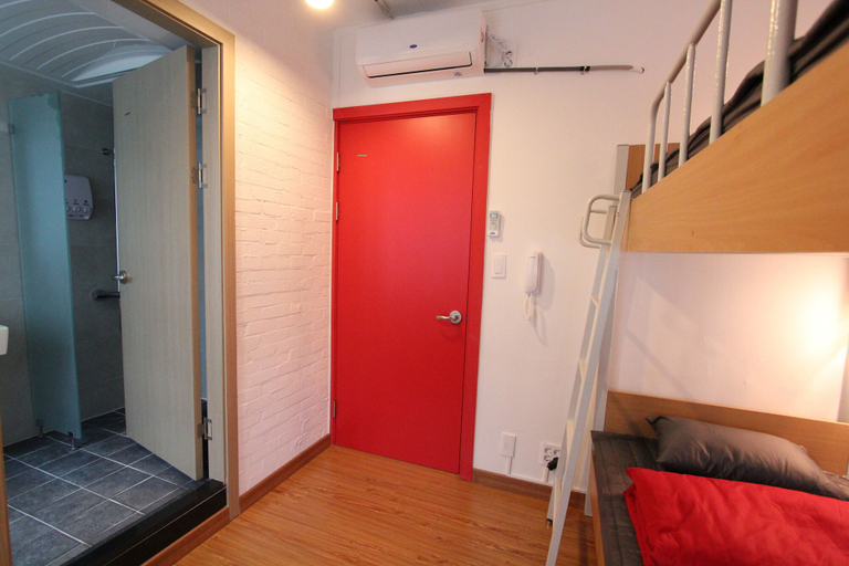 Bedroom 3, B my guesthouse - Hostel, Jung