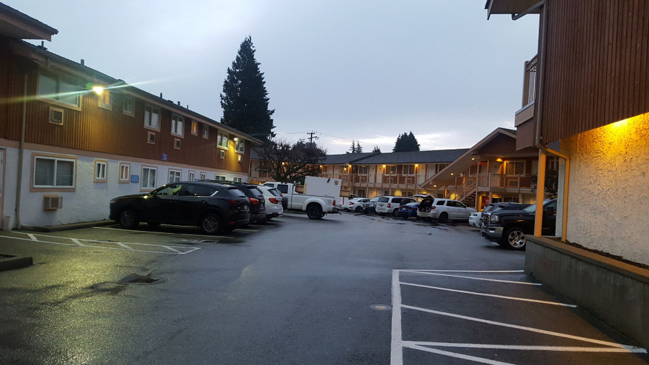 Exterior & Views 2, Econo Lodge Inn & Suites, Greater Vancouver