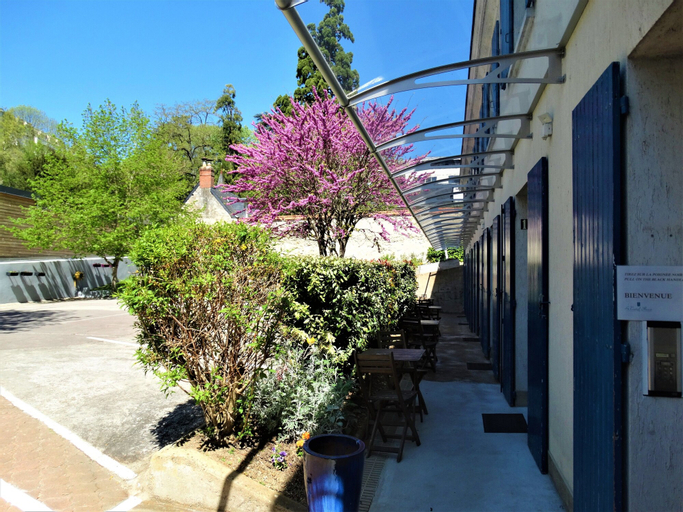 Exterior & Views 8