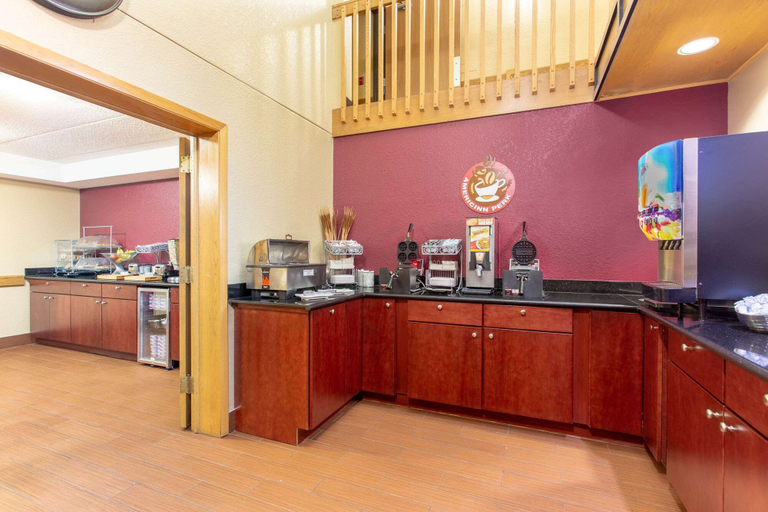 Food & Drinks 5, AmericInn by Wyndham Burlington, Racine
