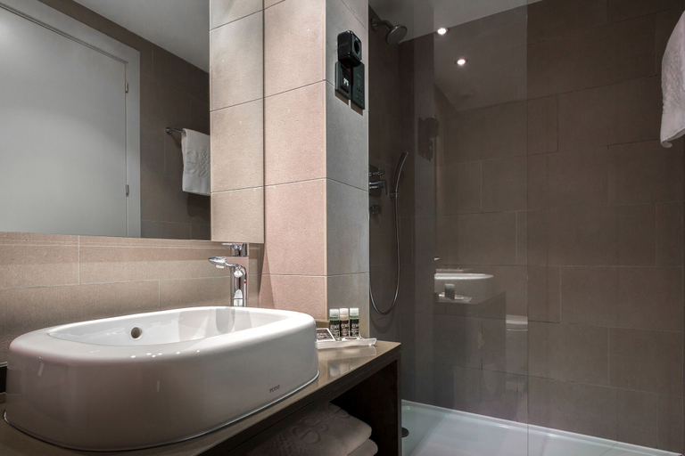 Bathroom 5, Hotel Exe Moncloa, Madrid
