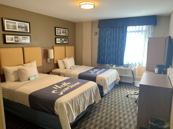 Bedroom 3, Days Inn by Wyndham Brooklyn Borough Park, New York