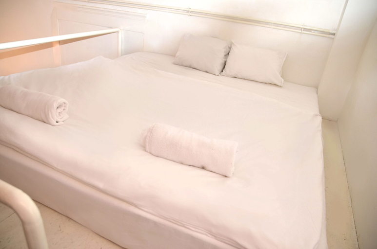 Bedroom 2, Incredible Ernesto I, Budapesti