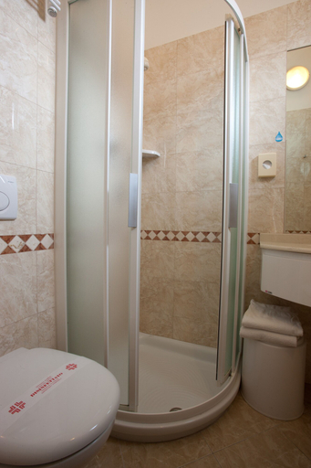 Bathroom 5, Gaby, Rimini