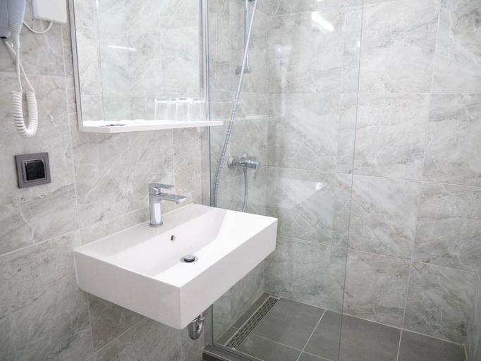 Bathroom 4, Hotel Vienna, Zagreb