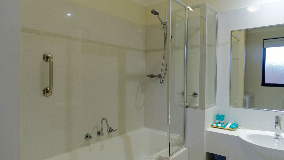 Bathroom 4, Margaret River Beach Apartments, Augusta-Margaret River