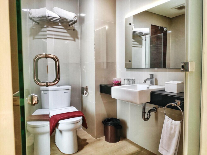 Bathroom 5, Grand Parama Hotel, Berau