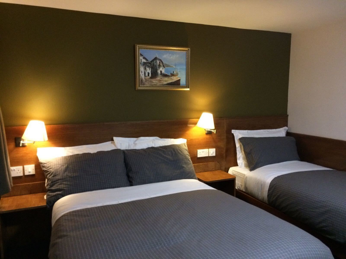 Bedroom 2, Crosshill House, Glasgow