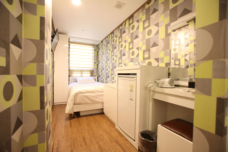Bedroom 5, Myeongdong MOM House, Jung