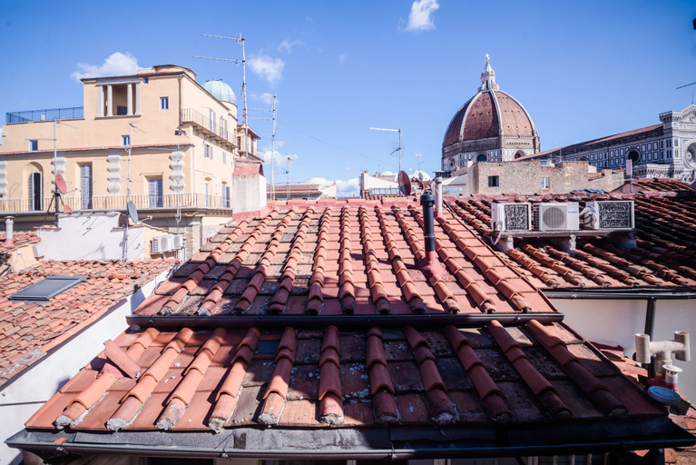 City view, A Few Steps to The Duomo Elegant 2BD Apt, Florence