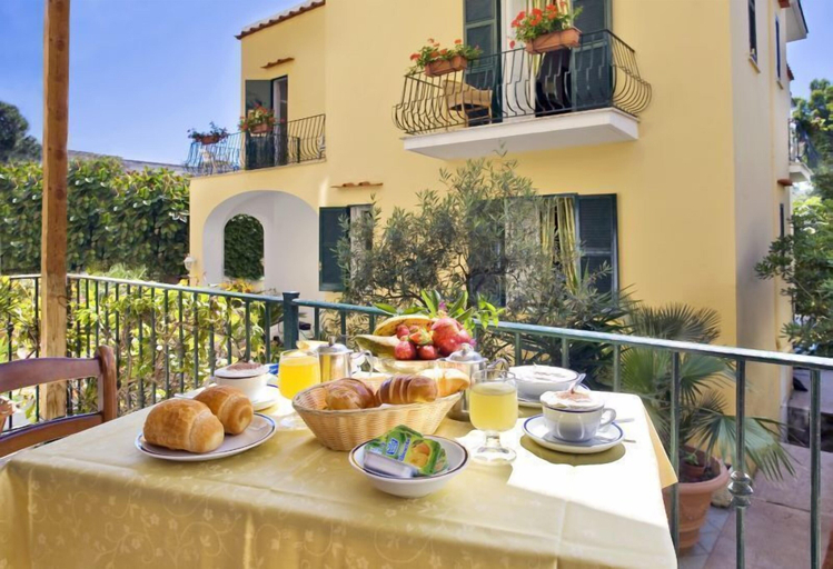 Others 5, Hotel Villa Maria, Napoli