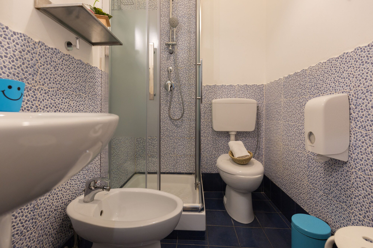 Bathroom 4, Miro Bed and Breakfast, Catania