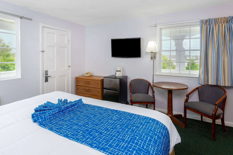 Bedroom 3, Travelodge by Wyndham Cape Cod Area, Barnstable