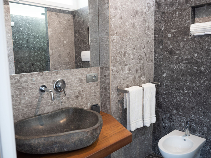 Bathroom 5, Hotel Torre Santamaria, Foggia