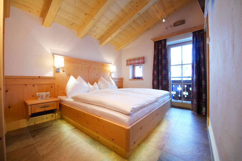 Bedroom 2, Alpine Premium Chalet Wallegg-Lodge, Zell am See