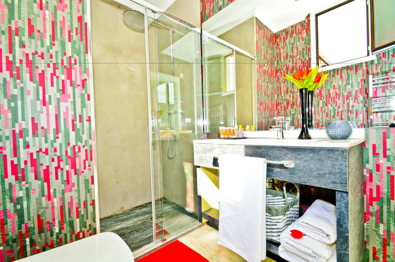 Bathroom 5, The Zentral Arenal Suites, Sevilla