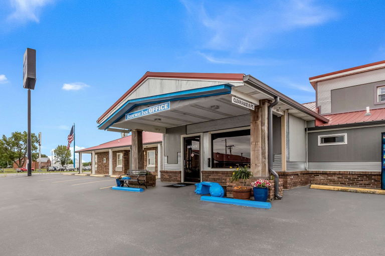 Exterior & Views 1, Rodeway Inn Cadiz, Trigg