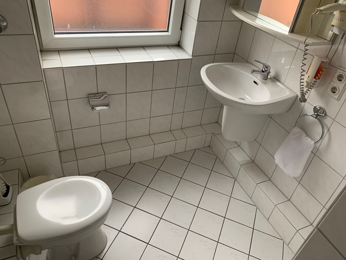 Bathroom 5, Hotel Am Kurfuerstenplatz - Messe, Frankfurt am Main