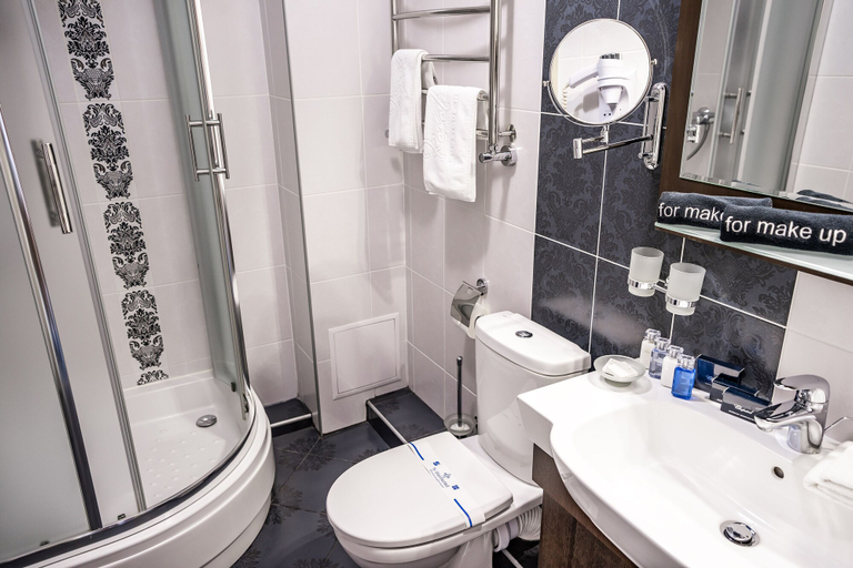 Bathroom 3, Kavalier Boutique Hotel, L'vivs'ka