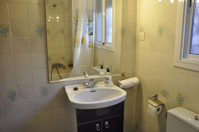 Bathroom 3, Apartamentos Maniu, Barcelona
