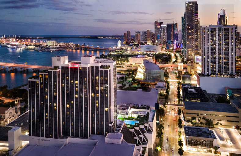 Exterior & Views 17