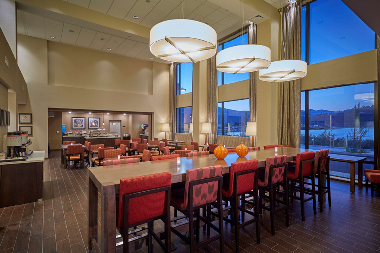 Food & Drinks 5, Hampton Inn & Suites Hood River, Hood River