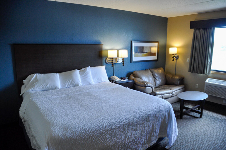 Bedroom 3, AmericInn by Wyndham Clear Lake, Cerro Gordo