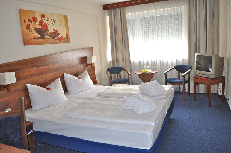 Bedroom 3, Savoy Hotel Frankfurt, Frankfurt am Main