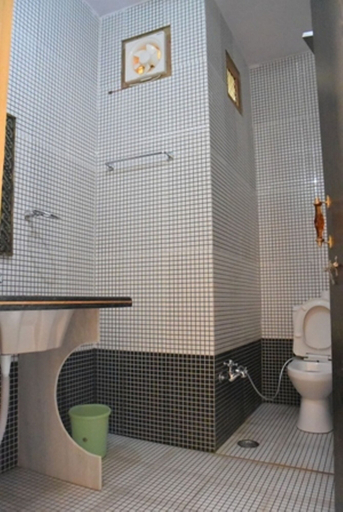 Bathroom 5, Hotel Tokyo Palace, Jaisalmer