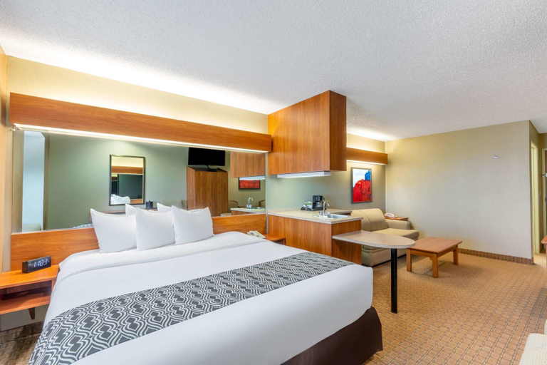 Bedroom 3, Microtel Inn & Suites by Wyndham Raton, Colfax