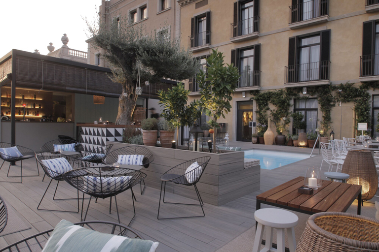 Others 5, Hotel Oasis, Barcelona