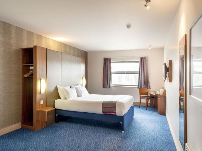 Bedroom 3, Travelodge Sheffield Meadowhall, Sheffield