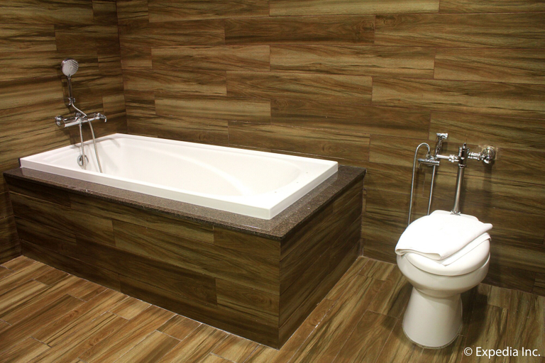 Bathroom 4, Newtown Plaza Hotel, Baguio City